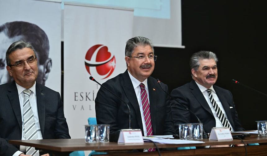 Eskişehir Valisi Yılmaz muhtarlarla bir araya geldi