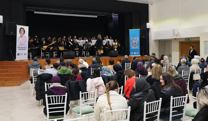 Eskişehir'de gençlerin performansı ayakta alkışlandı