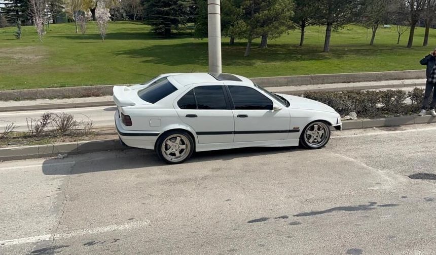 Eskişehir'de kontrolden çıkan araç refüje girdi: 1 yaralı