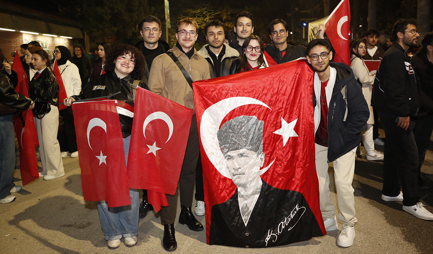 Eskişehir'de öğrenciler Milli Takım için tek yürek oldu