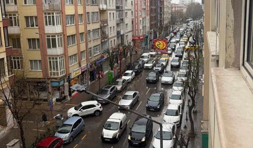 Eskişehir'de trafik durma noktasına geldi