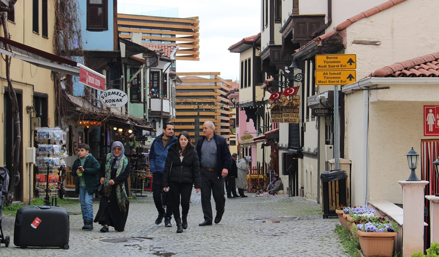 Eskişehir’de yağışlar turizmi vurdu: Esnaf endişeli