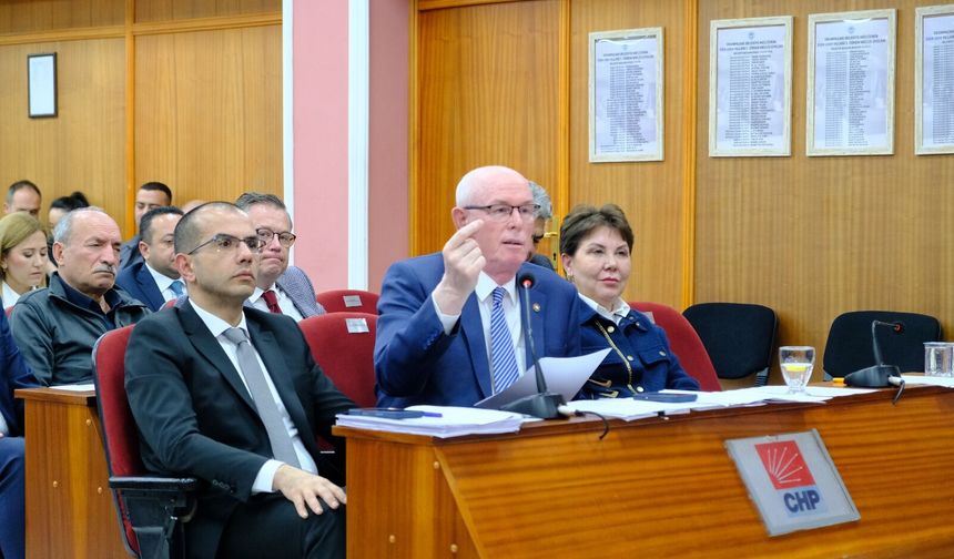 Kazım Kurt’tan toplantıyı terk eden AK Partililere: “Uçuk kaçık suçlamalarda bulunup gittiler”