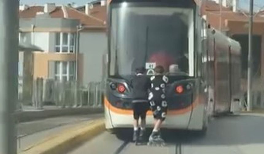 Eskişehir'de tehlikeli paten yolculuğu