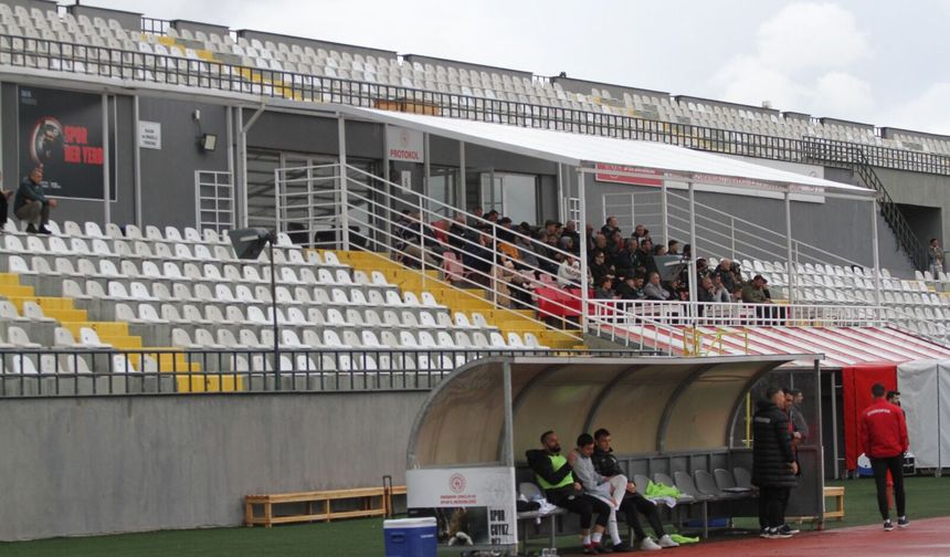Tribünler boş kaldı