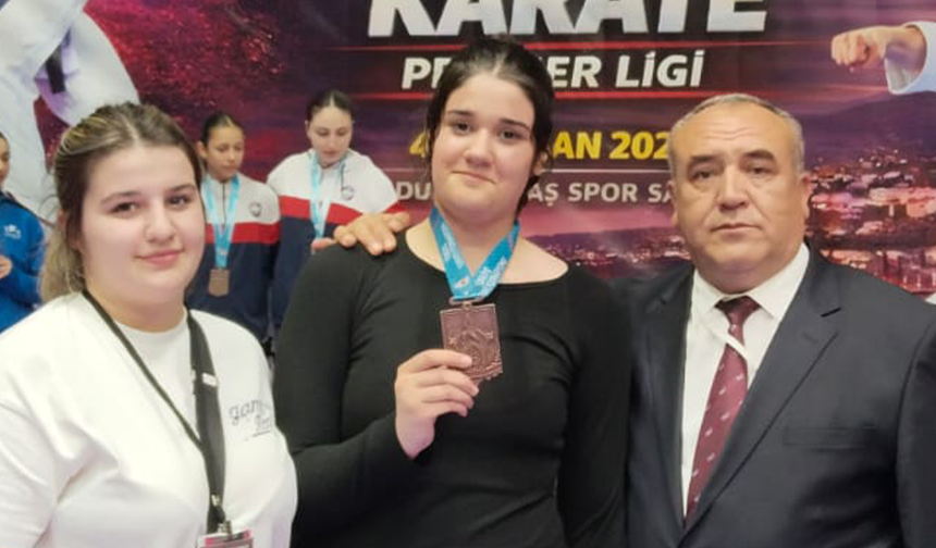 Yasemin Yağmur Atay Türkiye 3'üncüsü oldu