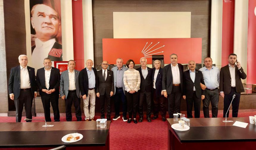 Ayşe Ünlüce CHP Genel Merkezi’nde: Demokrasi nöbetine destek verdi
