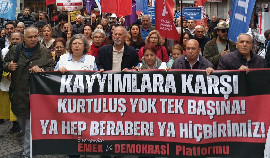 Eskişehirliler CHP Genel Merkezi’ne yapılan müdahaleyi protesto etti