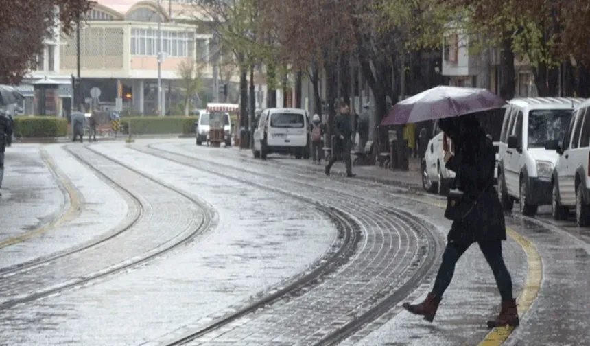 Eskişehir'de gök gürültülü sağanak yağış bekleniyor