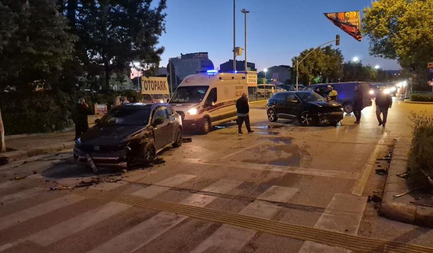 Eskişehir’de iki otomobil çarpıştı: 2 yaralı