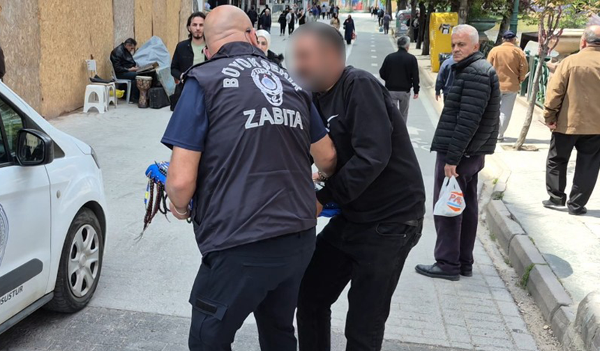 Eskişehir'de seyyar satıcı ile zabıta arasında gergin anlar!
