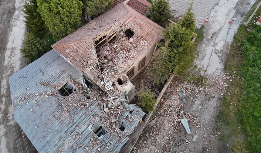 Eskişehir’de yıldırım düştü: Camide imam yaralandı