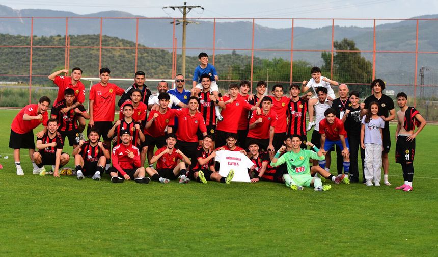 Genç Şimşekler finali kıl payı kaçırdı