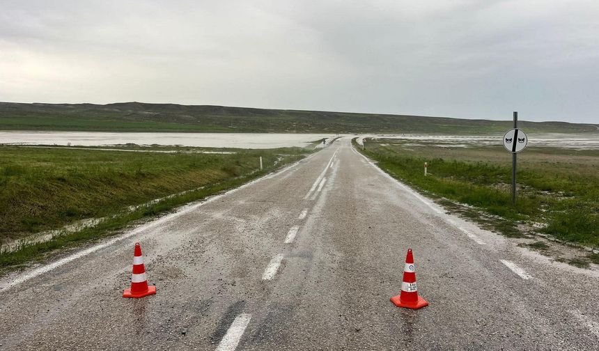 Günyüzü-Polatlı yolunda sel alarmı: Yol trafiğe kapatıldı