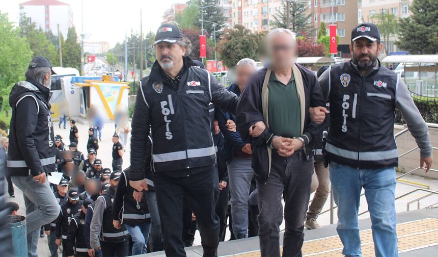 Tepebaşı Belediyesi’nde operasyon: 25 şüpheli adliyeye çıkarıldı