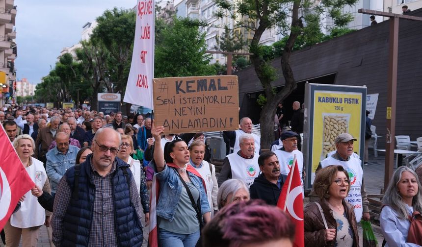 Yüzlerce yurttaş CHP Eskişehir İl Binası’na yürüdü