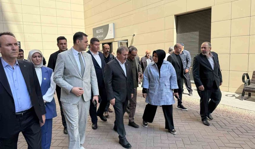 Mustafa Destici hayatını kaybeden ağabeyi için Eskişehir Şehir Hastanesi morguna geldi