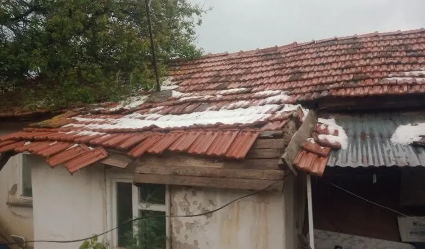 Çifteler'de sağanak yağış evlere zarar verdi