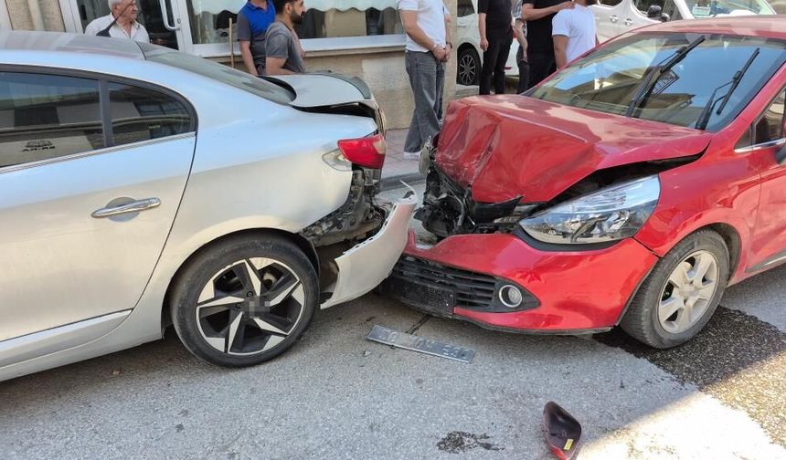 Eskişehir’de alkollü ve ehliyetsiz sürücü ortalığı birbirine kattı: 2 yaralı