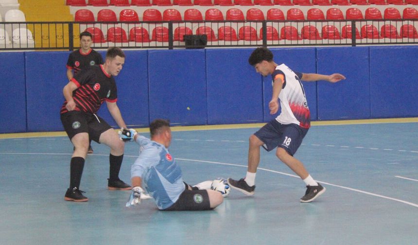 Eskişehir’de futsal perdelerini araladı