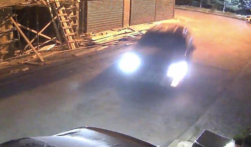 Eskişehir'de kontrolden çıkan otomobil, motosiklet ve araca çarptı