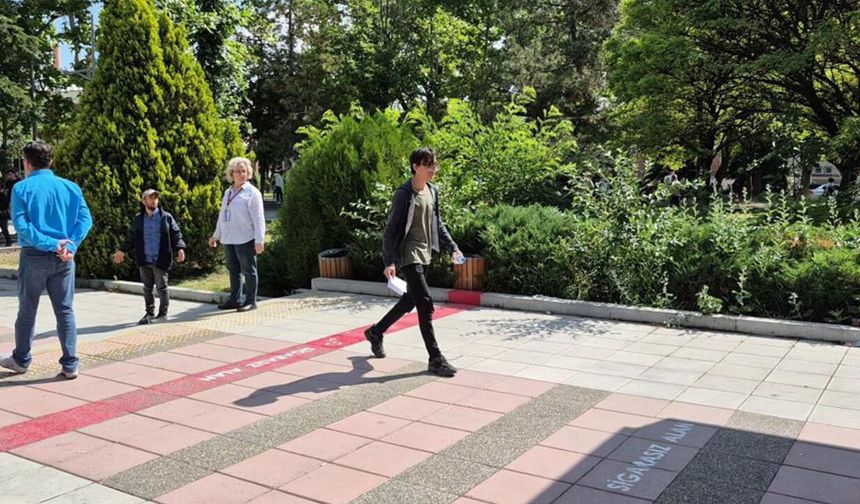 Eskişehir’de sınav maratonu: "Koş, ben mi koşacağım peşinden"