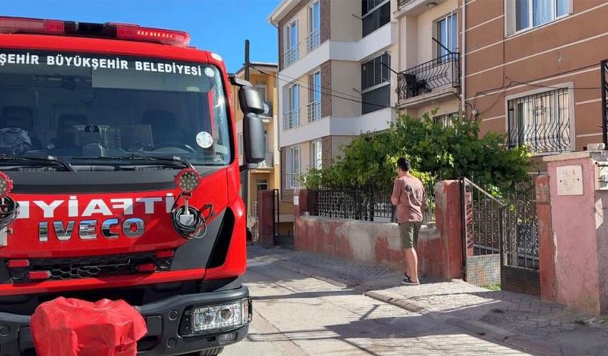 Eskişehir'de tırpan alev aldı: 2 kişi dumandan etkilendi