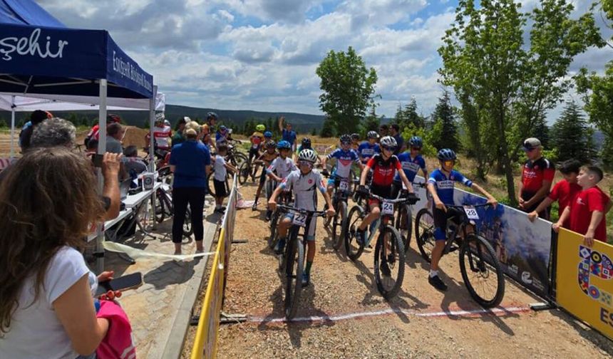 Pedal sporcuları Eskişehir'de podyum için yarıştı