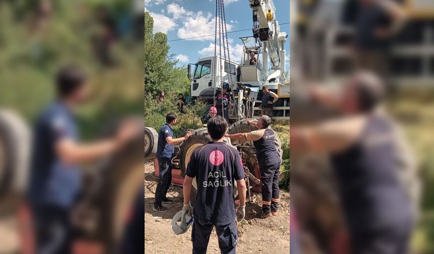Seyitgazi’de traktör kazası: Yaşlı adam kurtarıldı