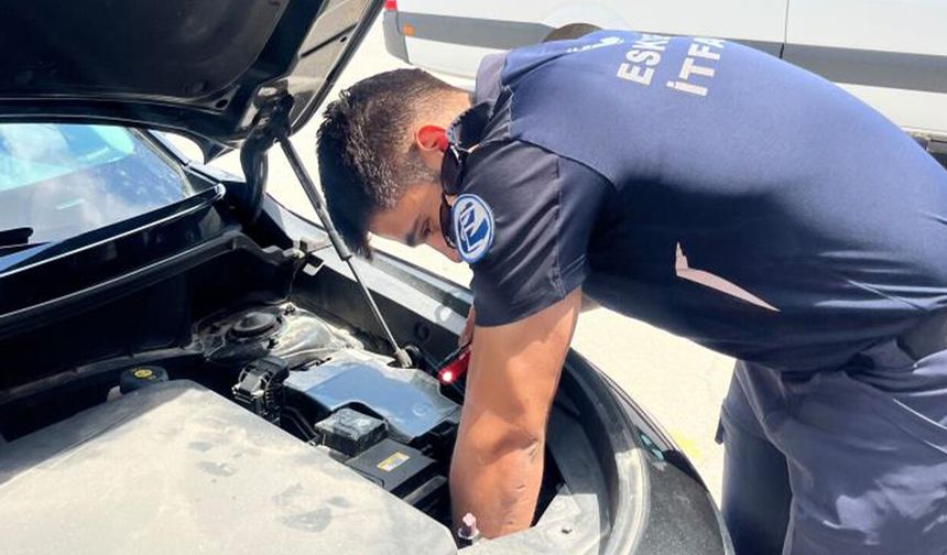 Motor bölümüne kedi sıkıştı: Kurtarıcısı Eskişehir itfaiye ekibi oldu