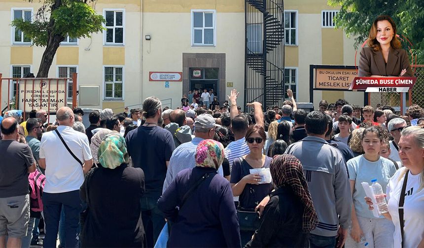 Öğrenciler sınıfta, veliler okul önlerinde ter döktü