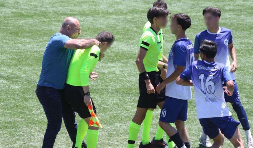 Yine futbol yine şiddet: Hakemlere saldırı