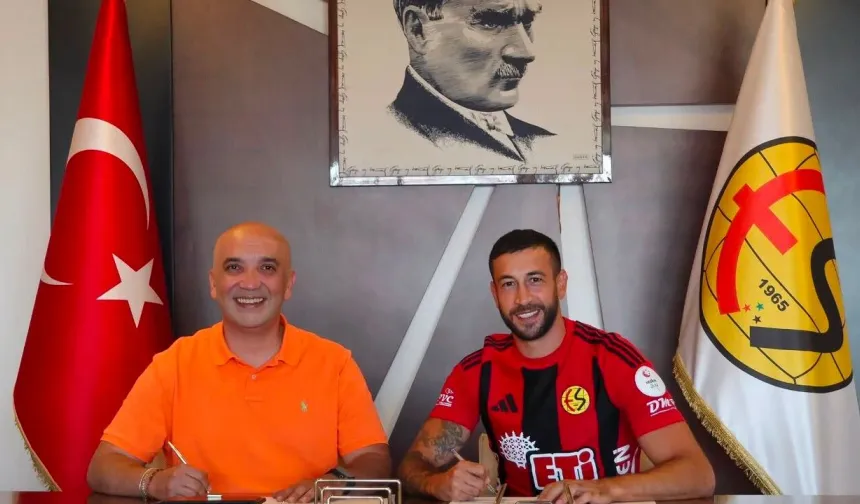 Eskişehirspor'dan hücuma tecrübeli takviye: Ahmet Dereli imzayı attı