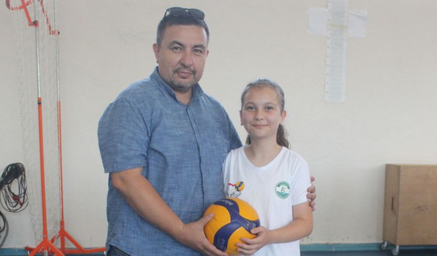 Defne Midilli’nin voleybol heyecanı
