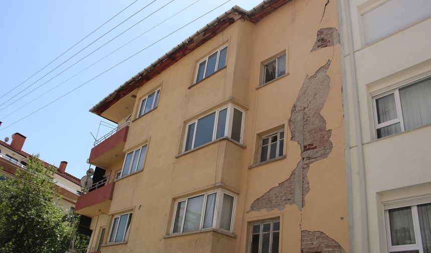 Eskişehir hasarlı bina endişe veriyor