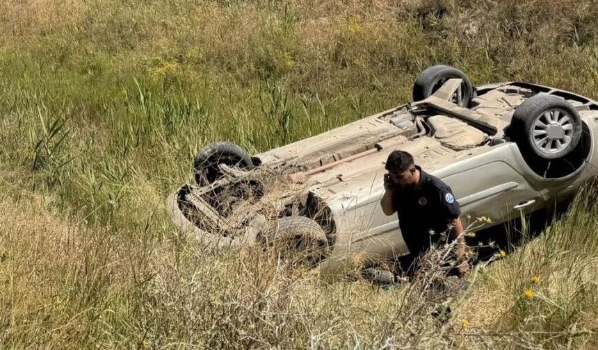 Eskişehir yolunda kontrolden çıkan otomobil şarampole devrildi: 2 yaralı