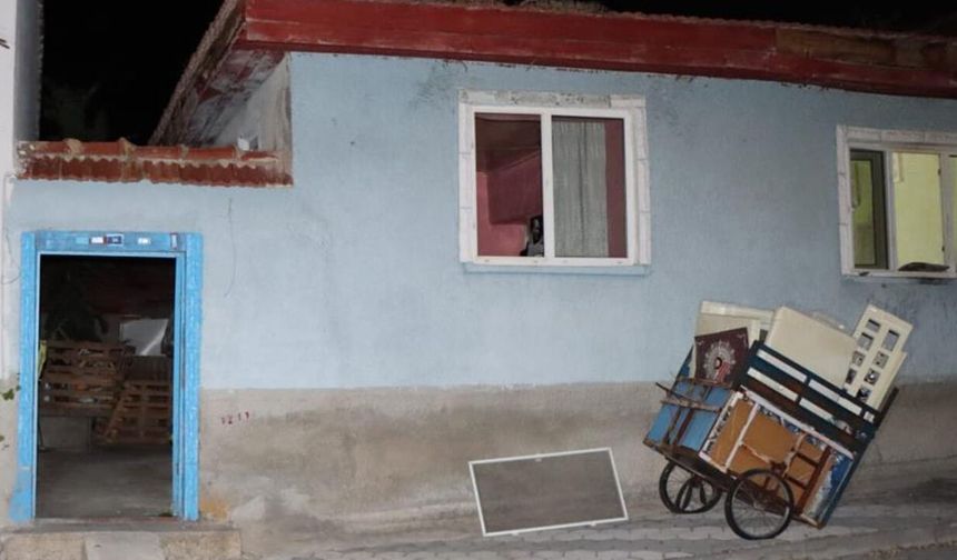Eskişehir'de evden gelen kötü koku, acı gerçeği ortaya çıkardı