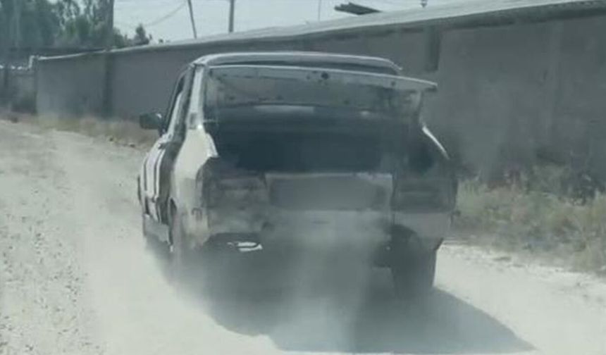 Eskişehir'de gören dönüp bir daha baktı: Gövdesi dökülen araç yollarda