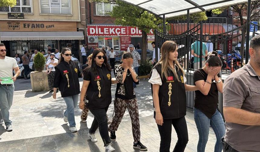 Eskişehir'de hırsızlık şüphelileri kapıda yakalandı, tutuklandı