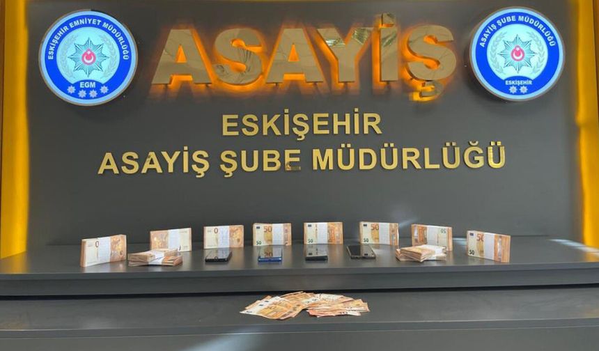 Eskişehir'de kendilerini polis olarak tanıtan dolandırıcıların oyunu bozuldu