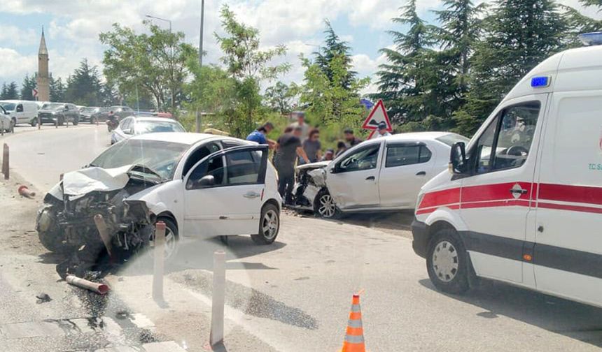 Eskişehir’de korkutan kaza: Kafa kafaya çarpıştılar