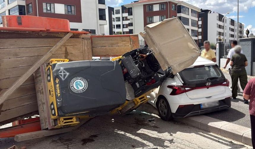 Eskişehir'de korkutan kaza: Silindir yüklü römork, sürücü adayı aracını ezdi
