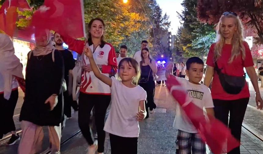 Eskişehir'de miniklerden 15 Temmuz'da anlamlı Sancak Koşusu