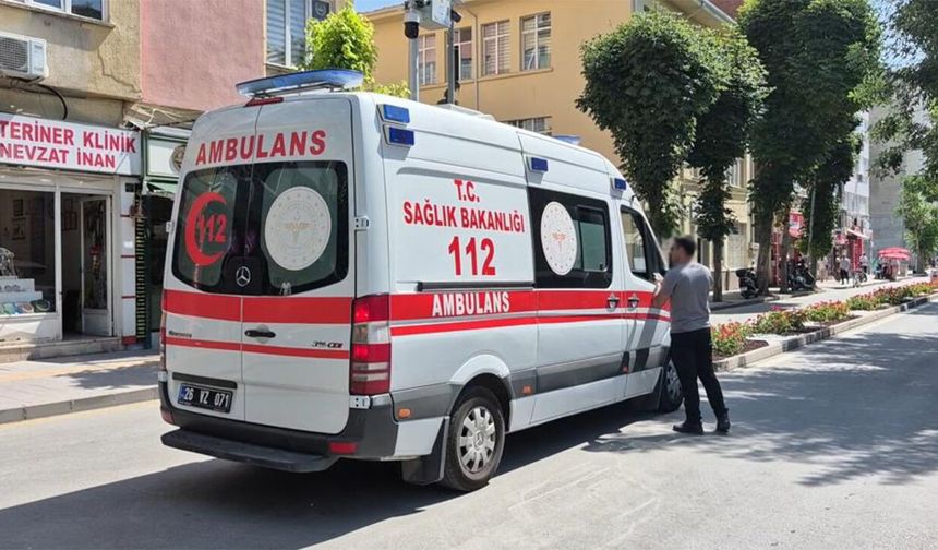 Eskişehir'de tramvay durağında bıçaklı kavga: "Ben ablamın namusunu çöpte mi buldum?"