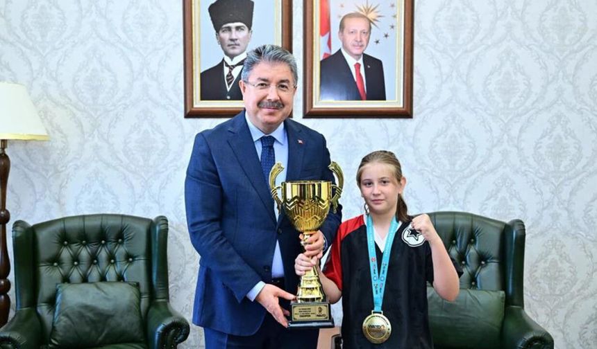 Eskişehir'in gururu Asel Özdalgın, Vali Yılmaz'ı ziyaret etti