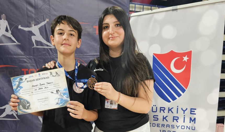 Genç eskrimci madalya aldı
