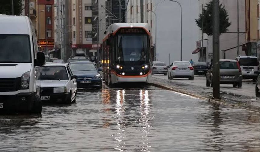 Meteoroloji'den Eskişehir'e sarı kod: Sel, dolu ve fırtına uyarısı