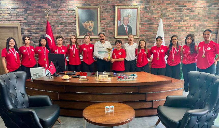 Şampiyonlardan Hasan Kalın’a anlamlı ziyaret