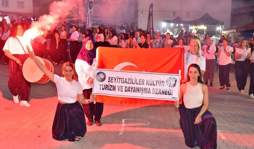 Seyitgazi'de Şalvar Gecesi renkli görüntülere sahne oldu