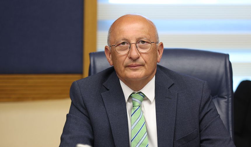 Utku Çakırözer de sosyal medya hesabından “CHP” ibaresini kaldırdı